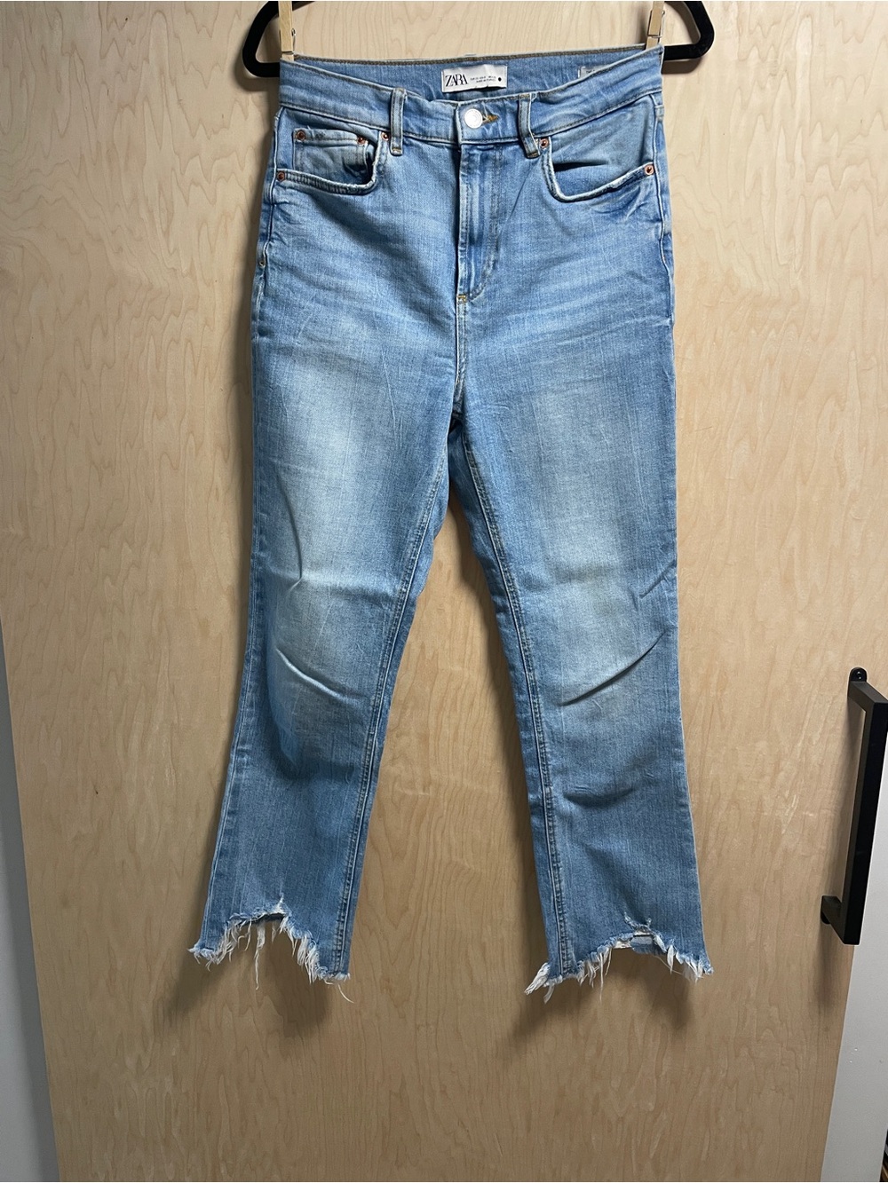 Zara “The Dreed Flare”Light Blue Frayed Hem Cropped Jeans